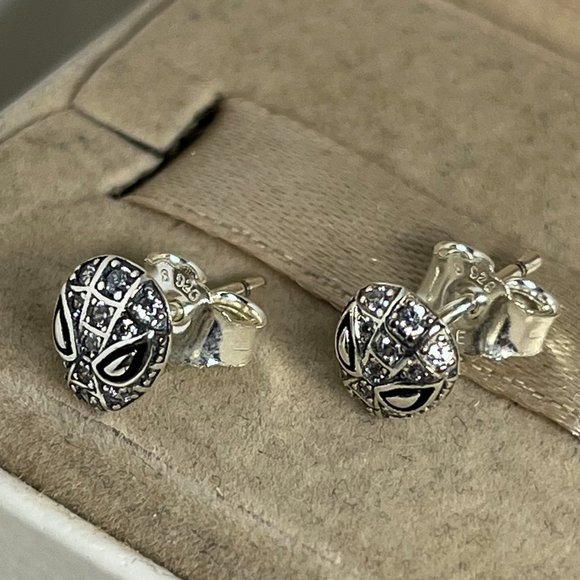 Pandora Marvel Spider-Man Mask Pavé Stud Earrings - Picture 3 of 4
